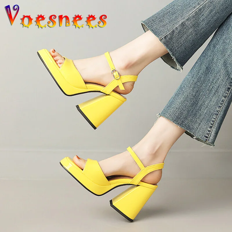 Туфли-лодочки женские на платформе и высоком каблуке 9,5 см
Туфли-лодочки женские на платформе и высоком каблуке 9,5 см