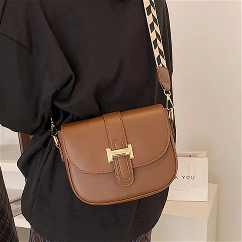 Solid Color Flap Square Crossbody Bags for Women PU Leather Trendy Wide Strap Designer Handbags Ladies Luxury Small Shoulder Bag
Solid Color Flap Square Crossbody Bags for Women PU Leather Trendy Wide Strap Designer Handbags Ladies Luxury Small Shoulder Bag