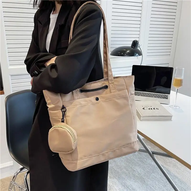 Tote Women's Shoulder Bag Fashion Designer Casual Simple Handbag for Women New Large Capacity Solid Lady Crossbody Bags Shopper
Tote Women's Shoulder Bag Fashion Designer Casual Simple Handbag for Women New Large Capacity Solid Lady Crossbody Bags Shopper