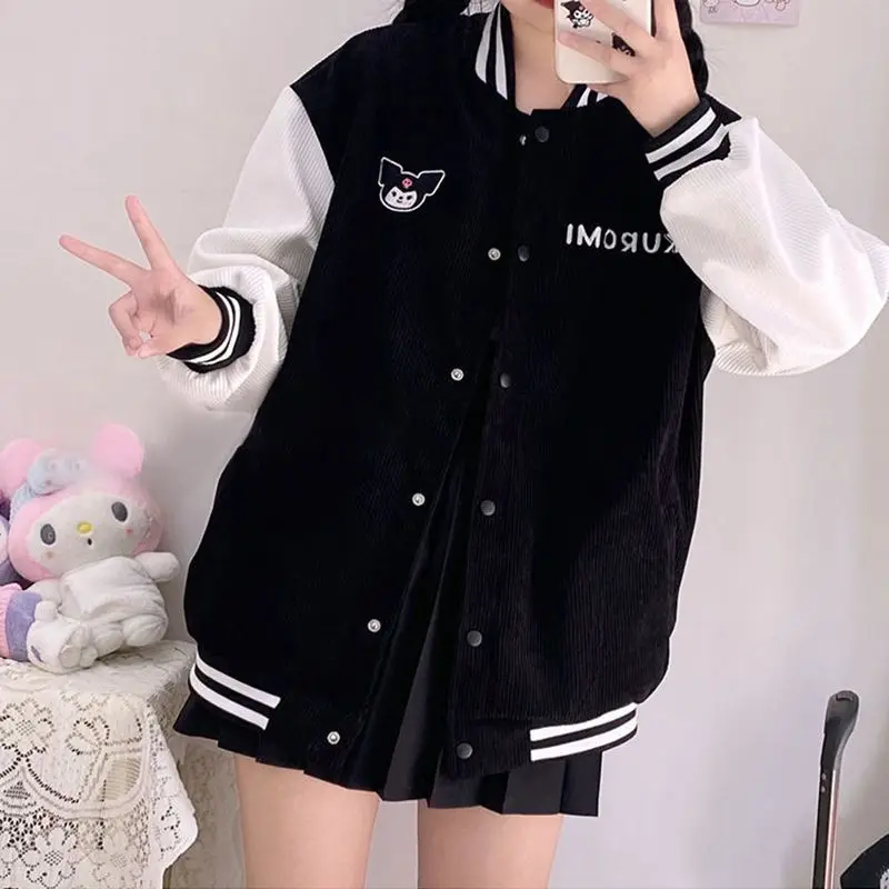 Kawaii Sanrio куртка Kuromi аксессуары милый мультфильм аниме осень и зима новый стиль повседневная бейсбольная Одежда Игрушки для девочек подарок
Kawaii Sanrio куртка Kuromi аксессуары милый мультфильм аниме осень и зима новый стиль повседневная бейсбольная Одежда Игрушки для девочек подарок