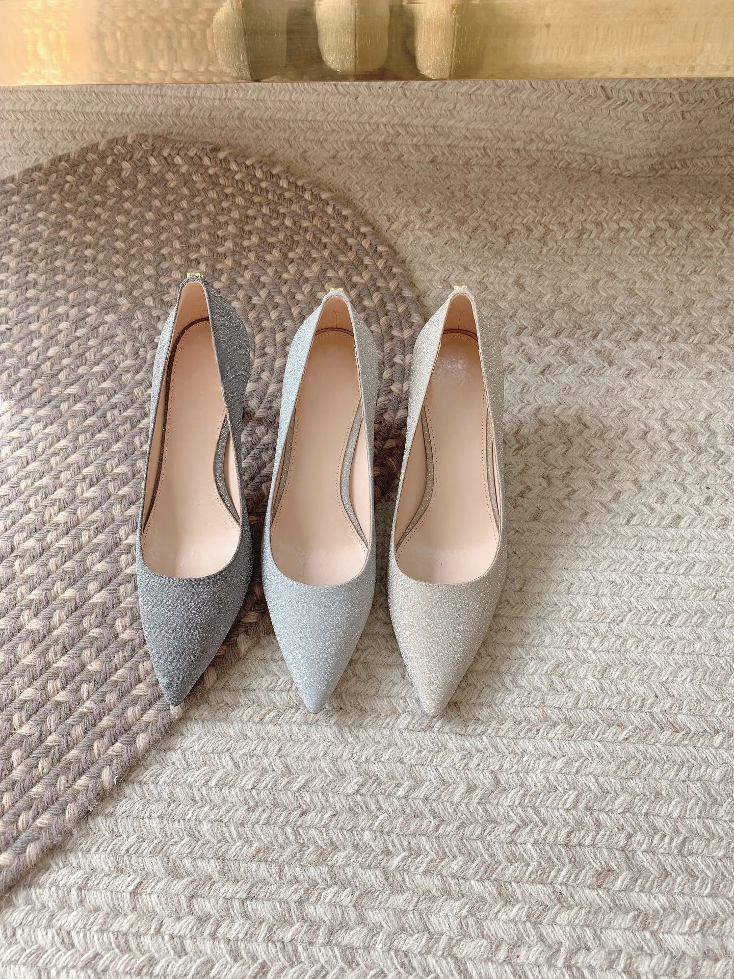 "Sparkle in Style: Classy Sheepskin High Heels with Water Diamonds Sizes 35-39"
"Sparkle in Style: Classy Sheepskin High Heels with Water Diamonds Sizes 35-39"