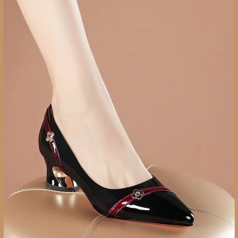 Fashion Women's Shoes 2022 New Pointed Mid Heels Mother Pointed Trendy Banquet Shoes Shallow Mouth Ladies Leather Summer/spring
Fashion Women's Shoes 2022 New Pointed Mid Heels Mother Pointed Trendy Banquet Shoes Shallow Mouth Ladies Leather Summer/spring