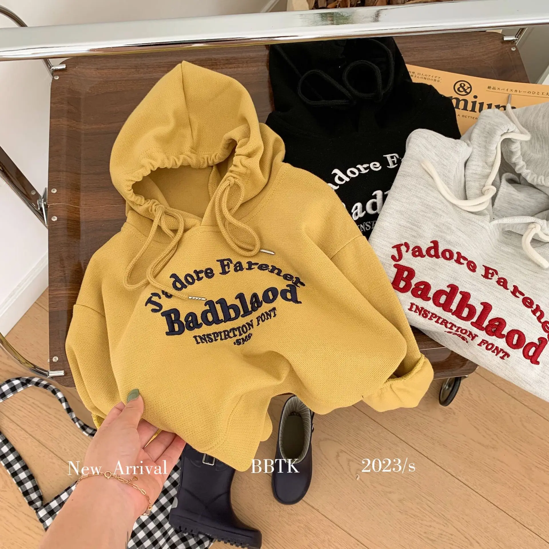 Children's Sweater 2023 Early Autumn Boys and Girls Children Embroidered Letters Loose Hooded Pullover Sweater C0230
Children's Sweater 2023 Early Autumn Boys and Girls Children Embroidered Letters Loose Hooded Pullover Sweater C0230