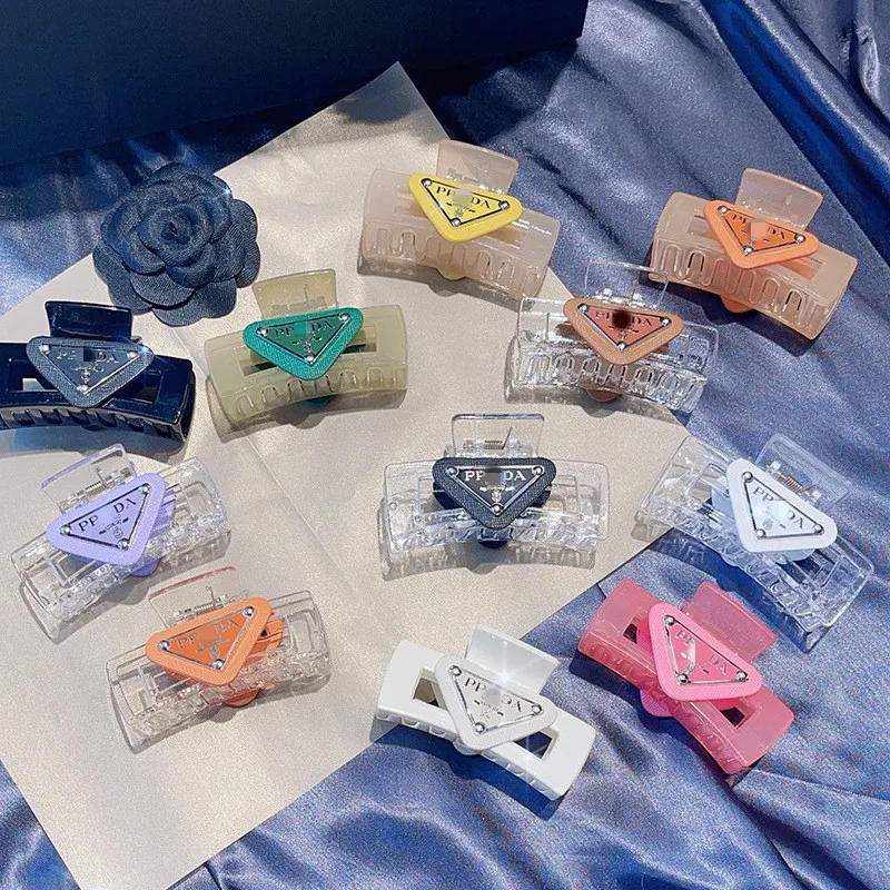 South Korea's New Inverted Triangle Square Hair Clip Simple And Versatile Shark Headwear Large Clamping On The 
South Korea's New Inverted Triangle Square Hair Clip Simple And Versatile Shark Headwear Large Clamping On The