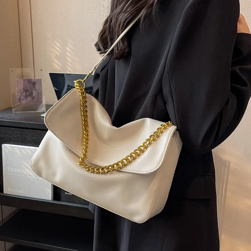 Large Capacity Bag Women Summer Versatile 2023 New Advanced Texture Shoulder Messenger Bag Chain Commuter Tote Bag
Large Capacity Bag Women Summer Versatile 2023 New Advanced Texture Shoulder Messenger Bag Chain Commuter Tote Bag