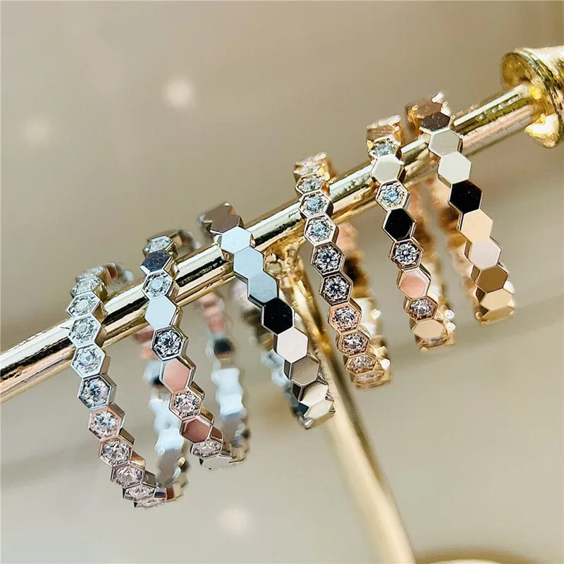 High-quality 925 sterling silver honeycomb ring Women's simple fashion light luxury brand high-end jewelry party gift
High-quality 925 sterling silver honeycomb ring Women's simple fashion light luxury brand high-end jewelry party gift