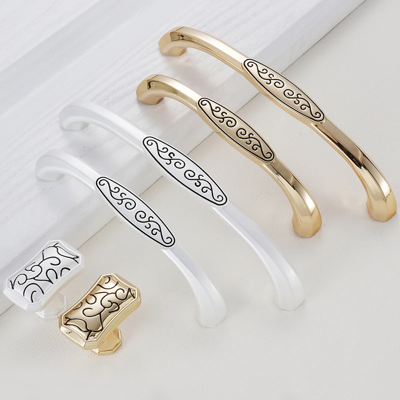 Classic Gold Silver Handle Nordic Modern Luxurious Handles Cabinet Wardrobe Door Knobs American Luxury Hardware Decoration
Classic Gold Silver Handle Nordic Modern Luxurious Handles Cabinet Wardrobe Door Knobs American Luxury Hardware Decoration