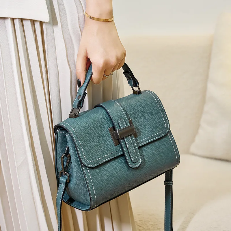 2039 New Fashion Tide Mother Girl Summer Messenger LeatherJoker Shoulder Portable Small Square Bag
2039 New Fashion Tide Mother Girl Summer Messenger LeatherJoker Shoulder Portable Small Square Bag