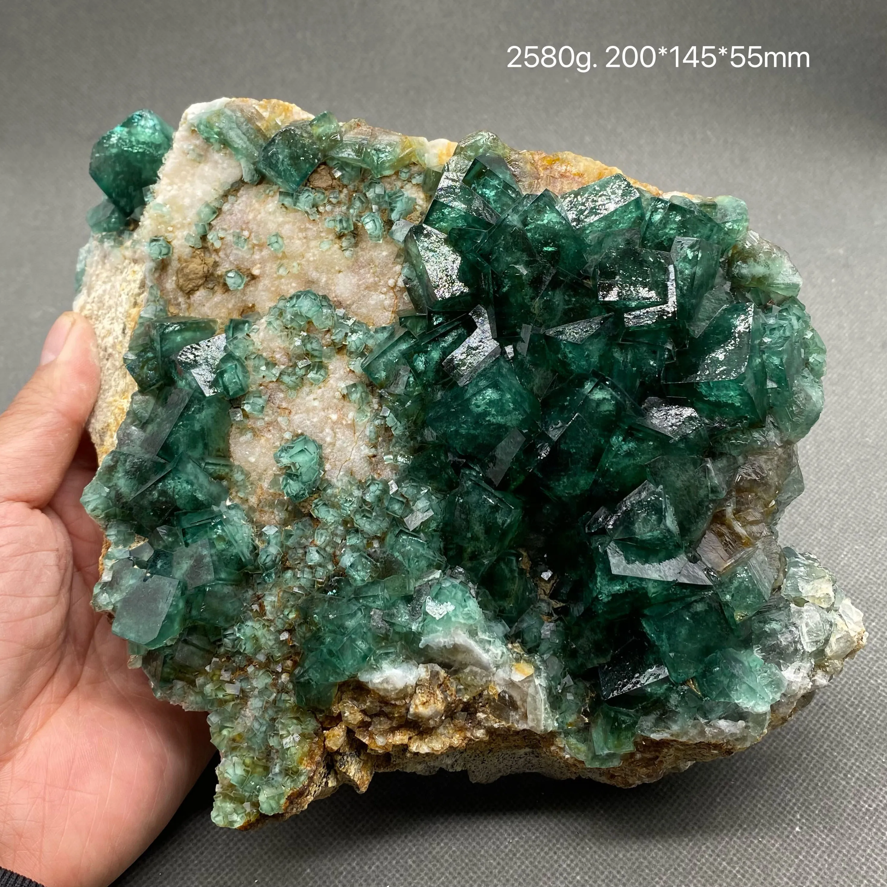 Super big 100% Natural green fluorite Mineral specimen cluster Stones and crystals Healing crystal Free shipping
Super big 100% Natural green fluorite Mineral specimen cluster Stones and crystals Healing crystal Free shipping