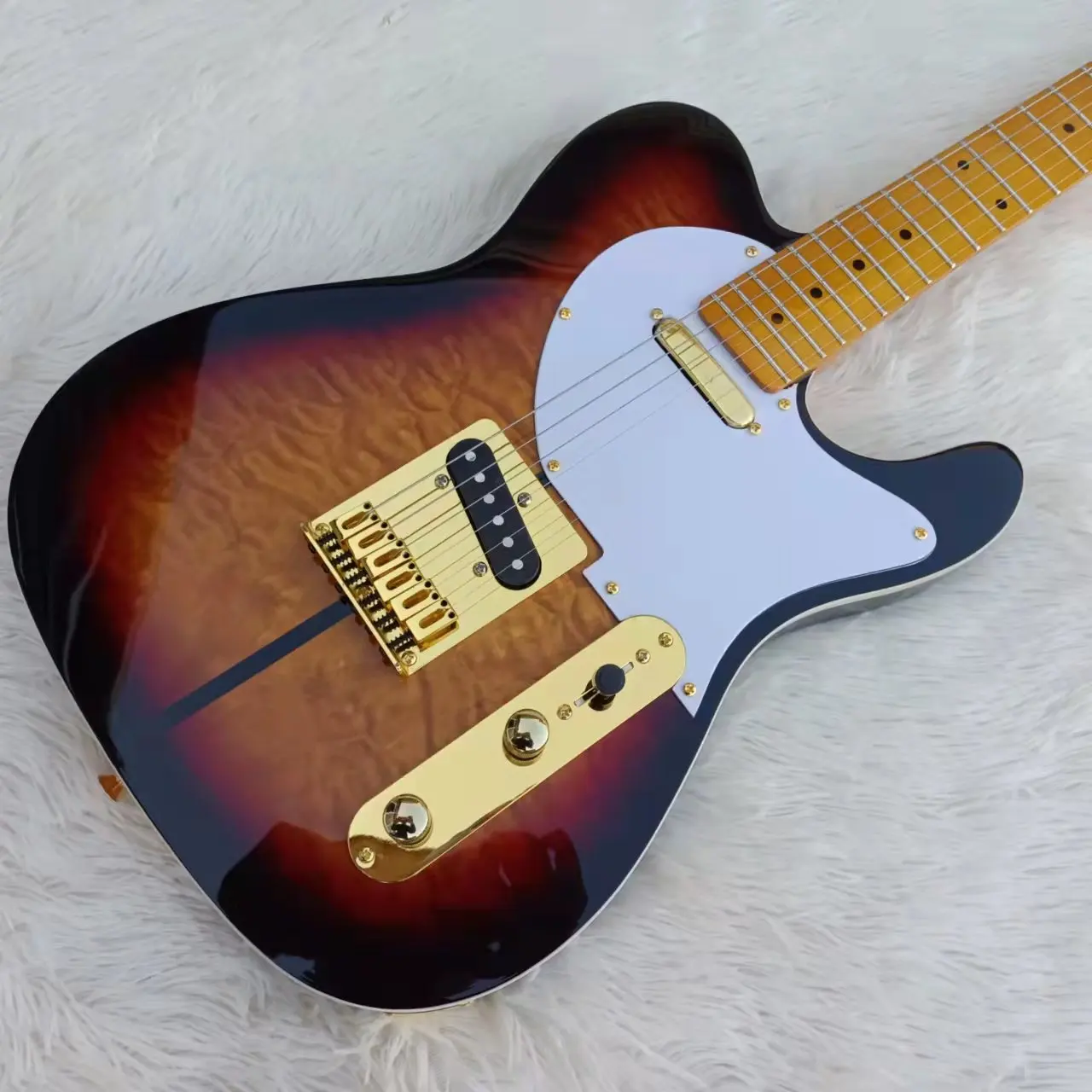 2022! СОБАКА Tele электрическая гитара Винтаж Sunburst Цвет Золото Оборудование кленовый гриф высокое качество гитара бесплатная доставка
2022! СОБАКА Tele электрическая гитара Винтаж Sunburst Цвет Золото Оборудование кленовый гриф высокое качество гитара бесплатная доставка