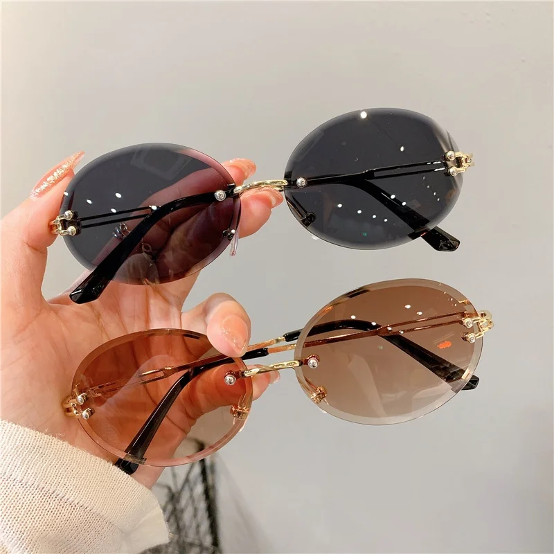 Retro Oval Sunglasses for Women Men Fashion Vintage Gold Metal Frameless Rimless Glasses Tinted Lens UV400 Protection
Retro Oval Sunglasses for Women Men Fashion Vintage Gold Metal Frameless Rimless Glasses Tinted Lens UV400 Protection