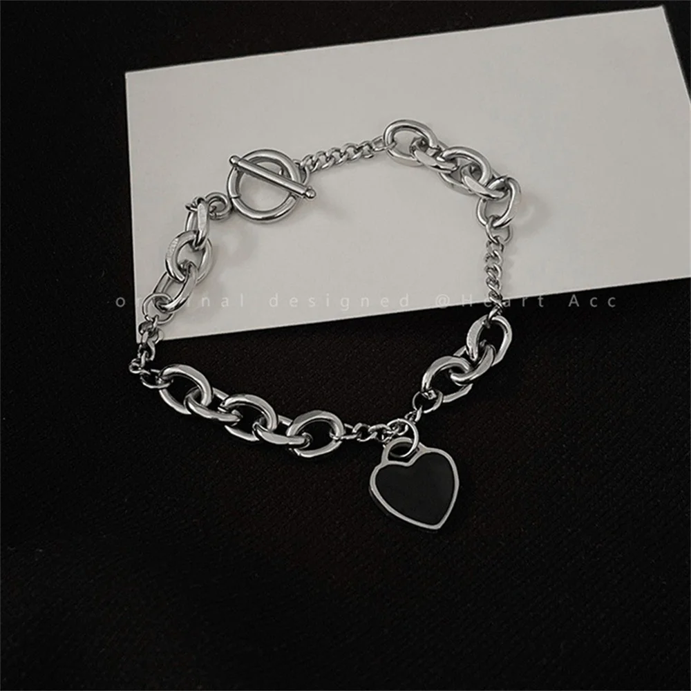 Link Chain Exquisite Black Love Imitation Pendant Bracelet For Women's New Fashion Light Luxury Bracelet New Arrivals
Link Chain Exquisite Black Love Imitation Pendant Bracelet For Women's New Fashion Light Luxury Bracelet New Arrivals