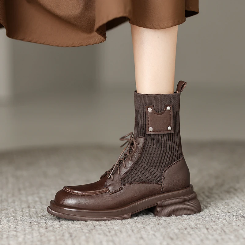 Женские ботильоны из натуральной кожи, на среднем квадратном каблуке
Женские ботильоны из натуральной кожи, на среднем квадратном каблуке