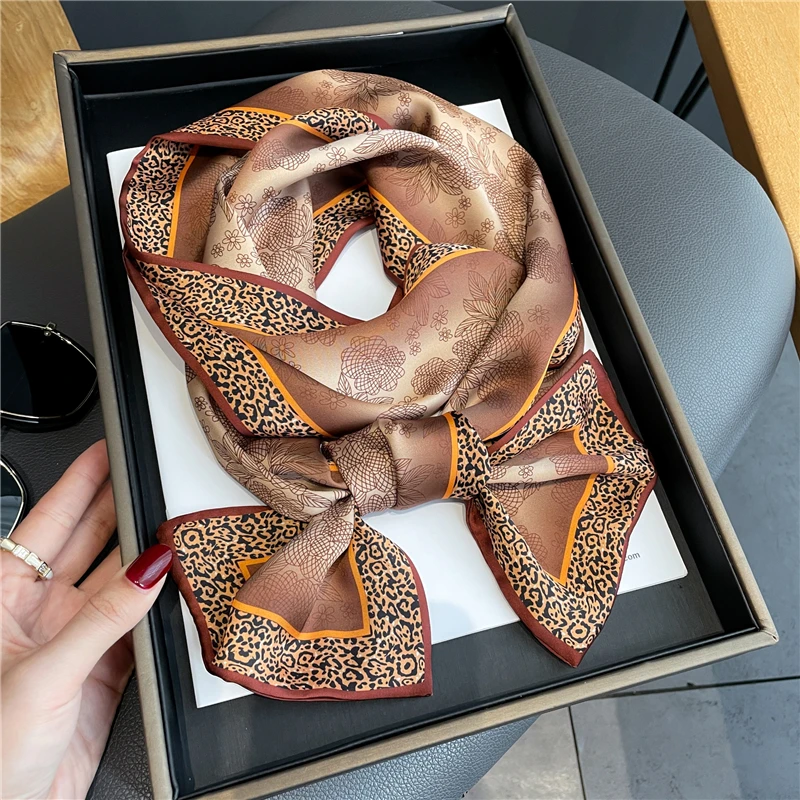 Houndstooth Silk Ribbon Scarf Women Print Luxury Brand Neck Tie Female Hair Hand Wirst Foulard Bandan Headband Scarves 2022
Houndstooth Silk Ribbon Scarf Women Print Luxury Brand Neck Tie Female Hair Hand Wirst Foulard Bandan Headband Scarves 2022