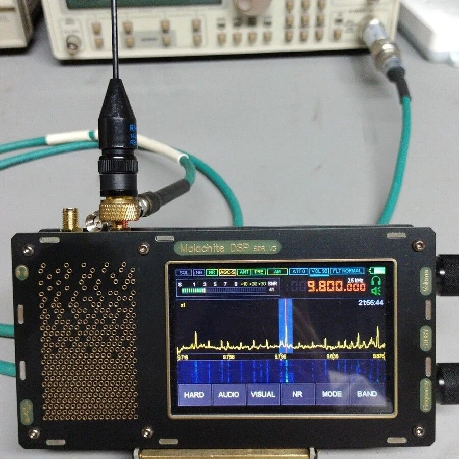 Приемник радиоприемник Malachite SDR, 50 кгц-2 ГГц, 3,5 дюйма, сенсорный экран с поддержкой кода, две антенны V3
Приемник радиоприемник Malachite SDR, 50 кгц-2 ГГц, 3,5 дюйма, сенсорный экран с поддержкой кода, две антенны V3