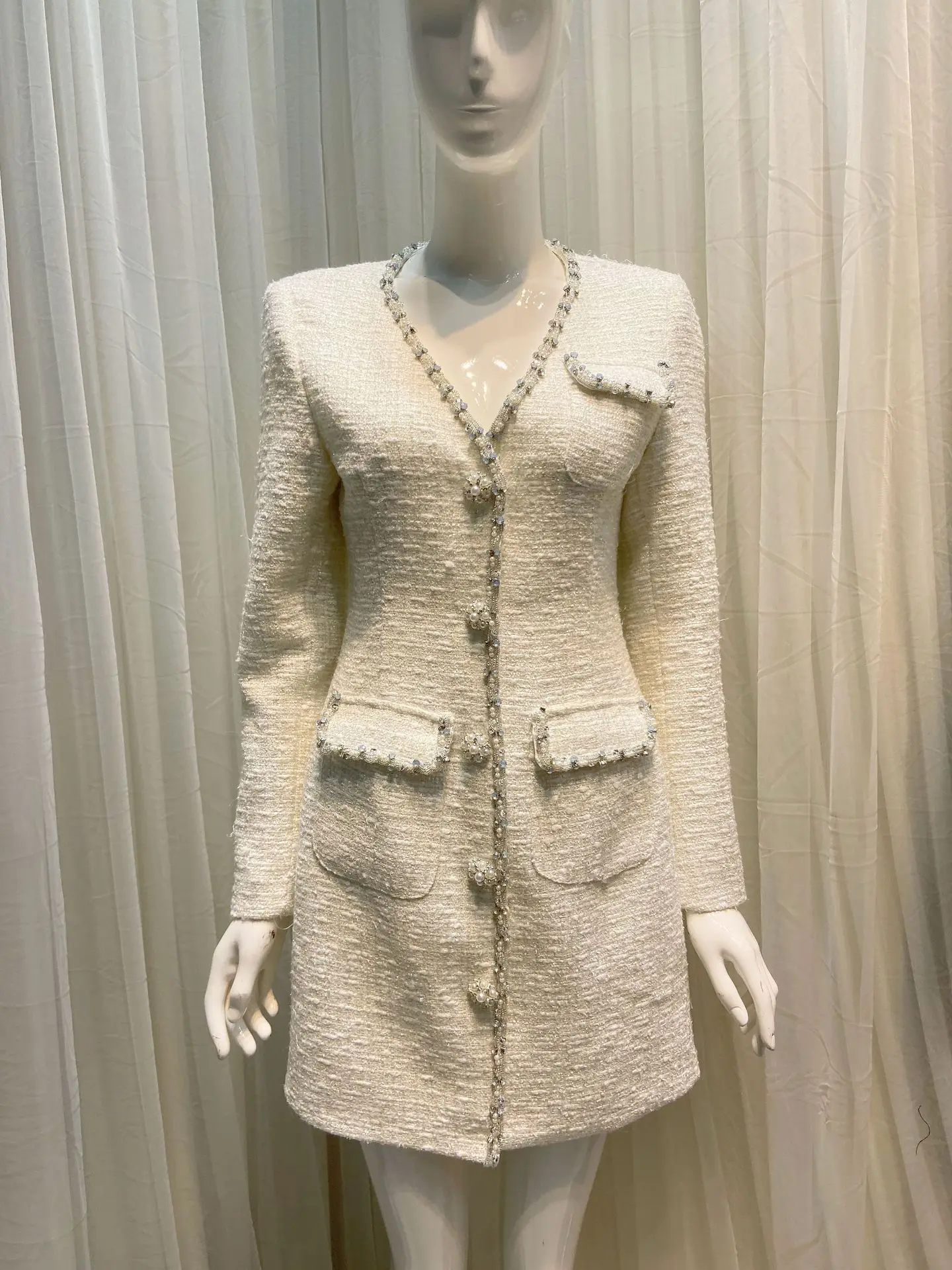 New Women Dresses V-Neck Mini Dress Long Sleeve Pearl Beading Buttons Fashion Dress Vestidos Elegant Female Clothes Korean
New Women Dresses V-Neck Mini Dress Long Sleeve Pearl Beading Buttons Fashion Dress Vestidos Elegant Female Clothes Korean
