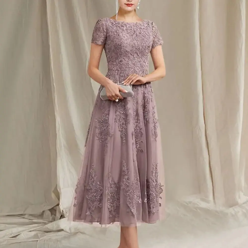 A-Line Mother of the Bride Dress Elegant Jewel Neck Tea Length Lace Tulle Short Sleeve with Appliques 2022
A-Line Mother of the Bride Dress Elegant Jewel Neck Tea Length Lace Tulle Short Sleeve with Appliques 2022