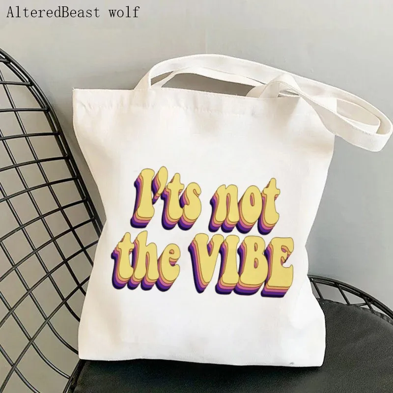 Модная женская сумка-шоппер it's not the vibe с принтом наклеек Harajuku, холщовая сумка-шоппер для покупок, женская сумка-тоут
Модная женская сумка-шоппер it's not the vibe с принтом наклеек Harajuku, холщовая сумка-шоппер для покупок, женская сумка-тоут