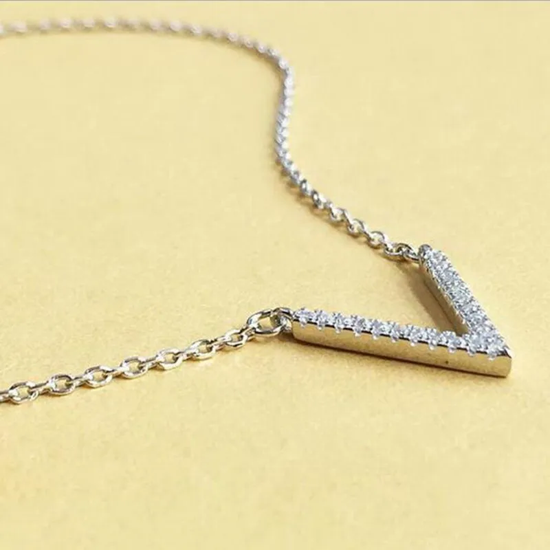 Personality Fashion 925 Sterling Silver Necklace Jewelry Exquisite Mirco Crystal Letter V Clavicle Chain Pendant Necklaces Women
Personality Fashion 925 Sterling Silver Necklace Jewelry Exquisite Mirco Crystal Letter V Clavicle Chain Pendant Necklaces Women