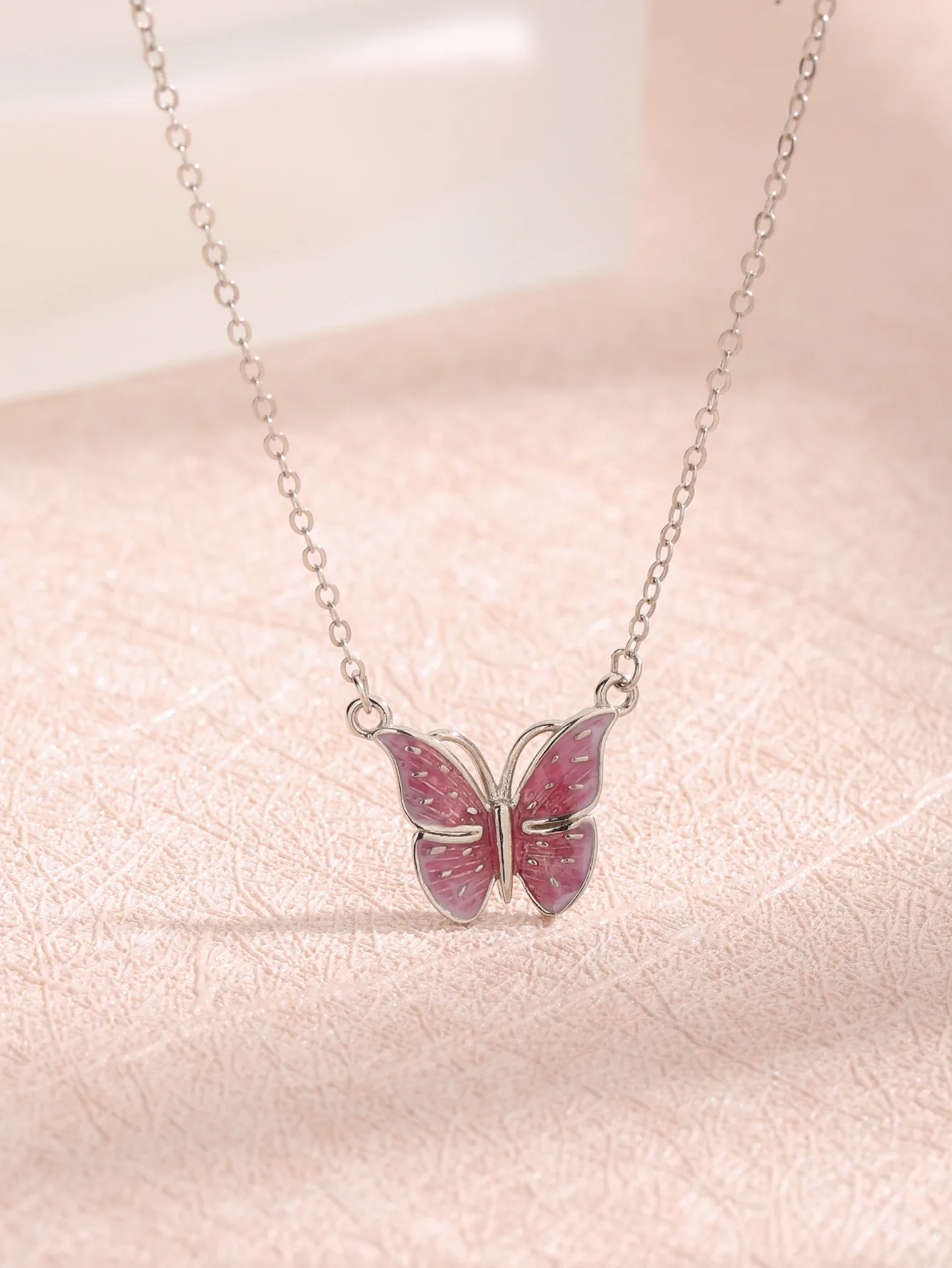 2023 Fashion New European and American Vintage S925 Sterling Silver New Dropped Butterfly Necklace Temperament Necklace Female
2023 Fashion New European and American Vintage S925 Sterling Silver New Dropped Butterfly Necklace Temperament Necklace Female