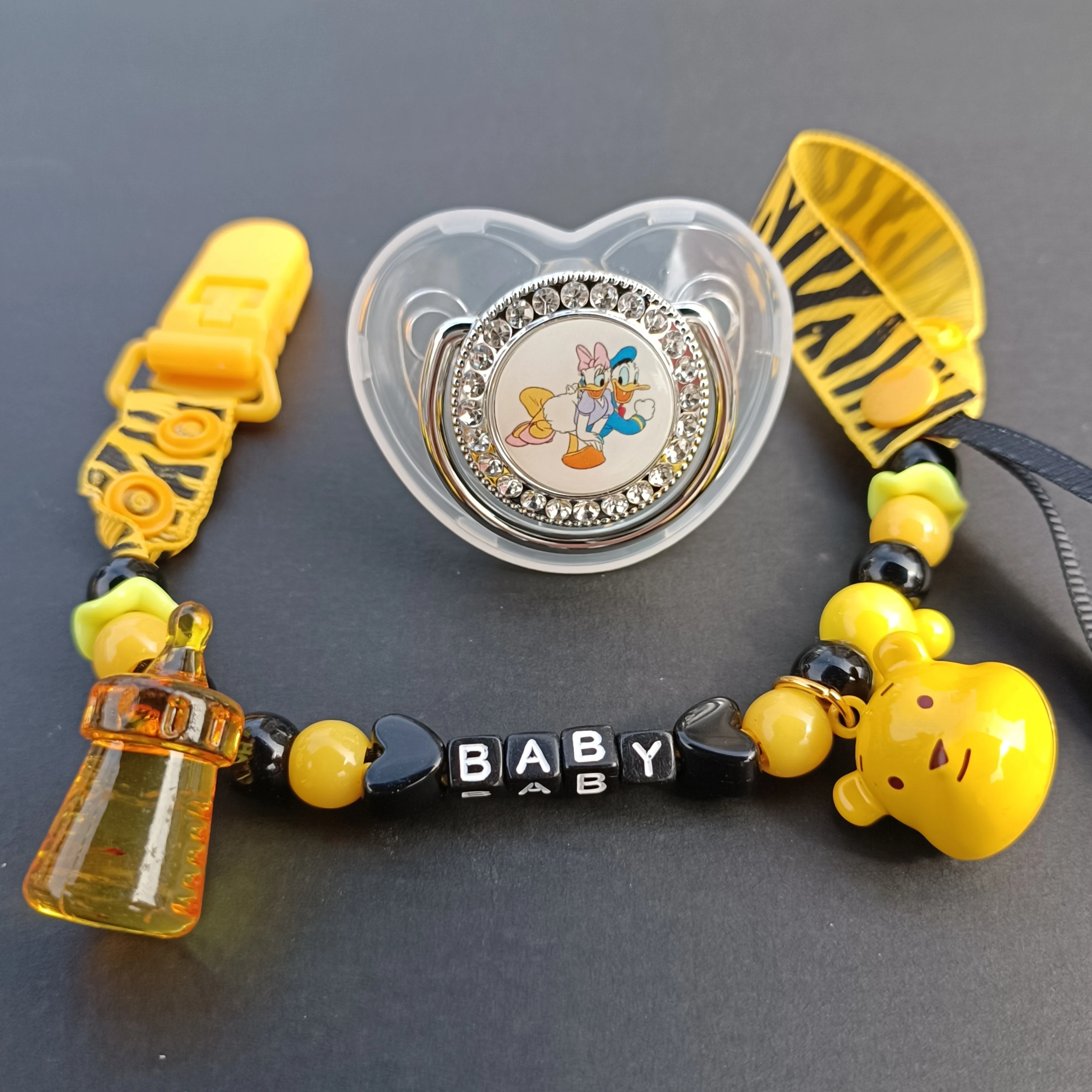 2022 Newest Personalized Pacifier Bling Gold Pacifier Clip BPA Free Silicone Baby Nipples Bling Newborn Fake Pacifier Bath Gift
2022 Newest Personalized Pacifier Bling Gold Pacifier Clip BPA Free Silicone Baby Nipples Bling Newborn Fake Pacifier Bath Gift