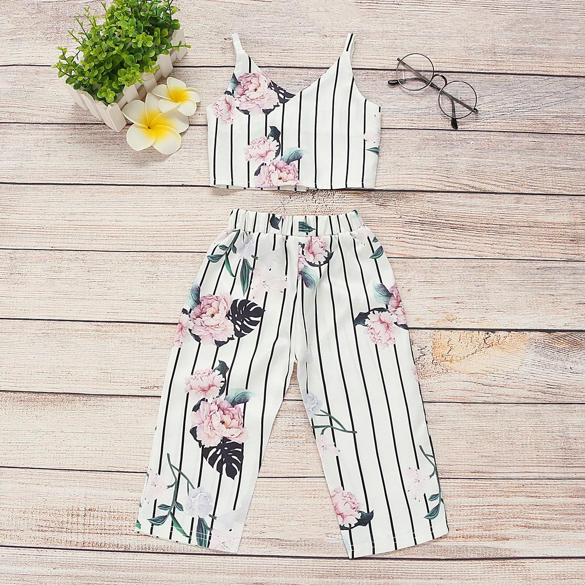 kids cheap costumeGirls' spring autumn new sleeveless suspender striped printed + striped trousers
kids cheap costumeGirls' spring autumn new sleeveless suspender striped printed + striped trousers
