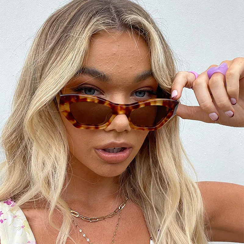 Trendy Cat Eye Women's Sunglasses Retro Small Elegant Clear Sun Glasses Ladies Shades 2022 Vintage Eyewear UV400
Trendy Cat Eye Women's Sunglasses Retro Small Elegant Clear Sun Glasses Ladies Shades 2022 Vintage Eyewear UV400