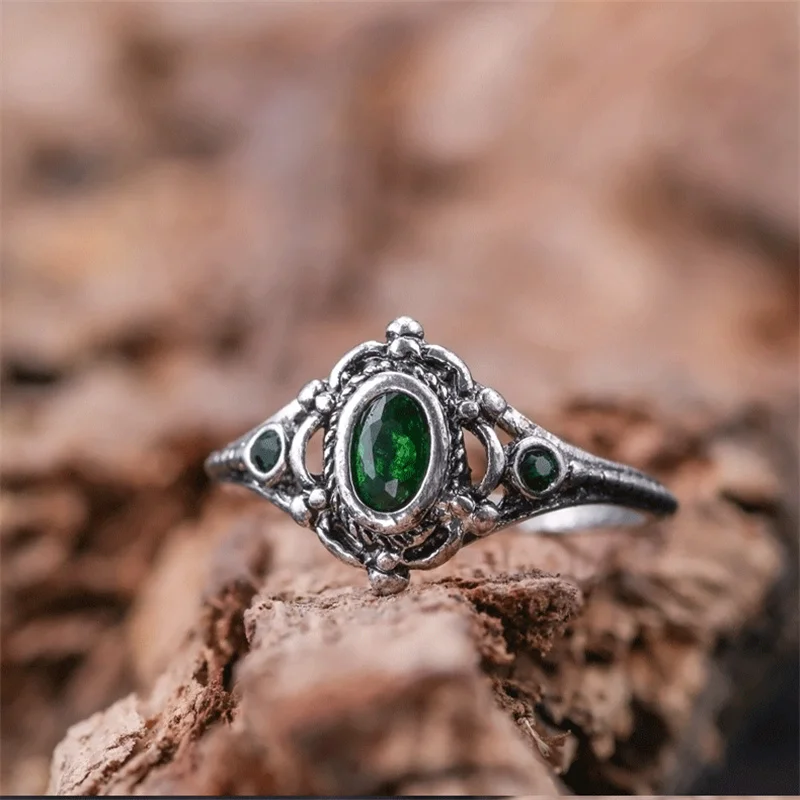 

New Vintage Classic Rings for Women Inlaid with Green Gems Simple personality Geometric Bohemia Ring Statement Anniversary Gift