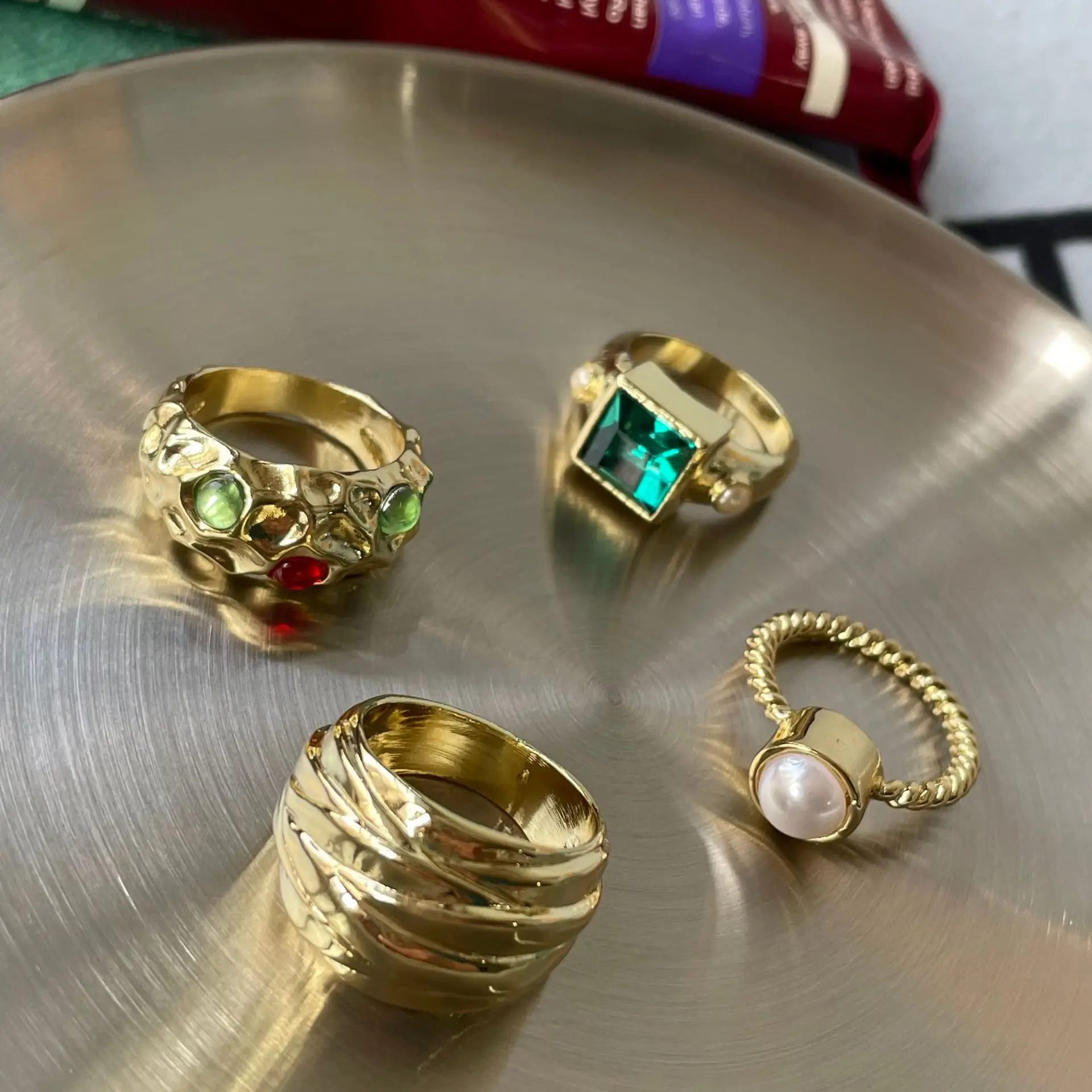 French Gentle Beautiful Niche ~ Vintage Vintage Colored Gems Irregular Gold Medieval Ring
French Gentle Beautiful Niche ~ Vintage Vintage Colored Gems Irregular Gold Medieval Ring