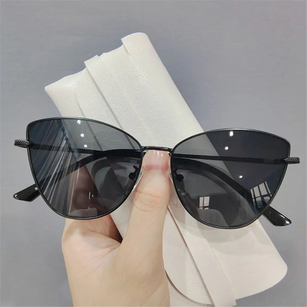 Retro Metal Cat Eye Sunglasses Women Men Small Frame Ladies Cateye Sun Glasses Female Vintage Sunglass UV400 Glasses
Retro Metal Cat Eye Sunglasses Women Men Small Frame Ladies Cateye Sun Glasses Female Vintage Sunglass UV400 Glasses