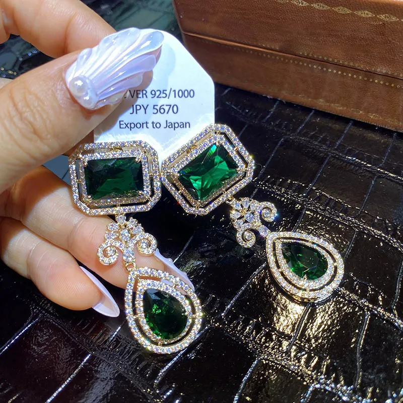 French vintage green water drop pendant earrings elegant women crystals luxurious wedding banquet fine jewelry
French vintage green water drop pendant earrings elegant women crystals luxurious wedding banquet fine jewelry