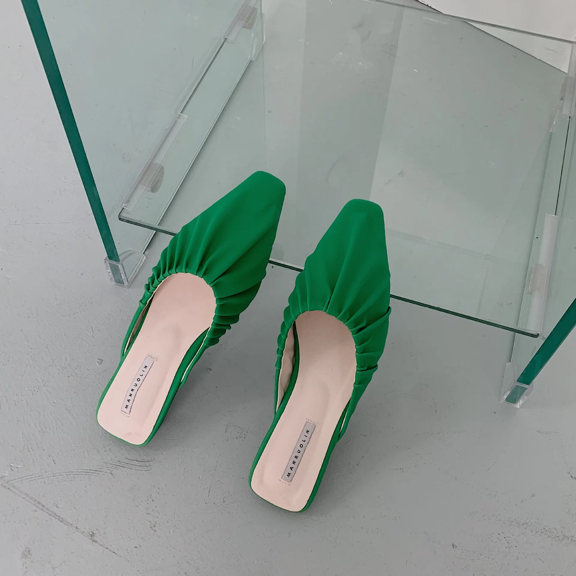 2022 Women Sandals Fashion Flat Shoes Female Slides Women's Slippers Breathable Lightweight Ladies Non-slip Slippers Large Size
2022 Women Sandals Fashion Flat Shoes Female Slides Women's Slippers Breathable Lightweight Ladies Non-slip Slippers Large Size