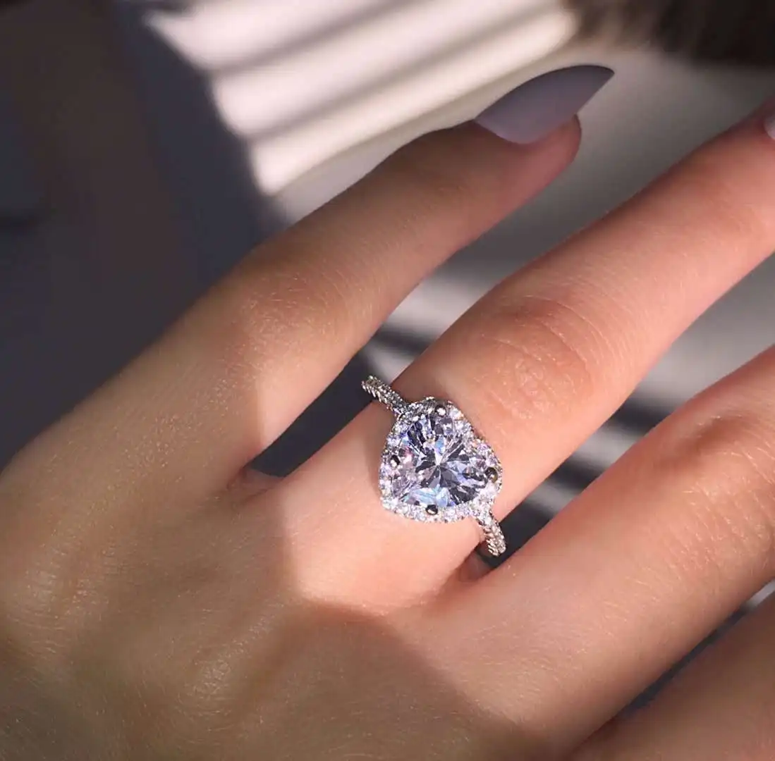 New Romantic Classic Micro Inlaid Heart Shaped Zircon Engagement Ring for Women Jewelry Shining Handwear Wholesale
New Romantic Classic Micro Inlaid Heart Shaped Zircon Engagement Ring for Women Jewelry Shining Handwear Wholesale
