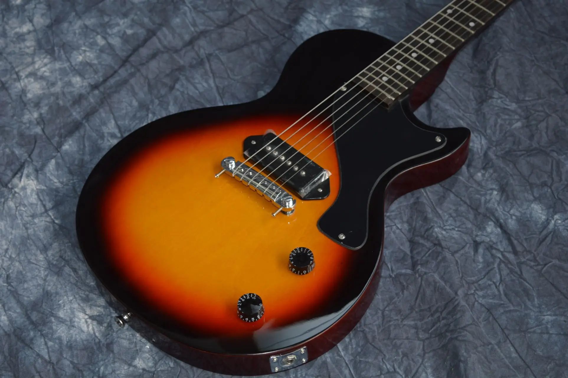 Электрогитара Sunburst, 6 струн, корпус из красного дерева, пикап для собак и ушей, хромированная фурнитура, бесплатная доставка
Электрогитара Sunburst, 6 струн, корпус из красного дерева, пикап для собак и ушей, хромированная фурнитура, бесплатная доставка
