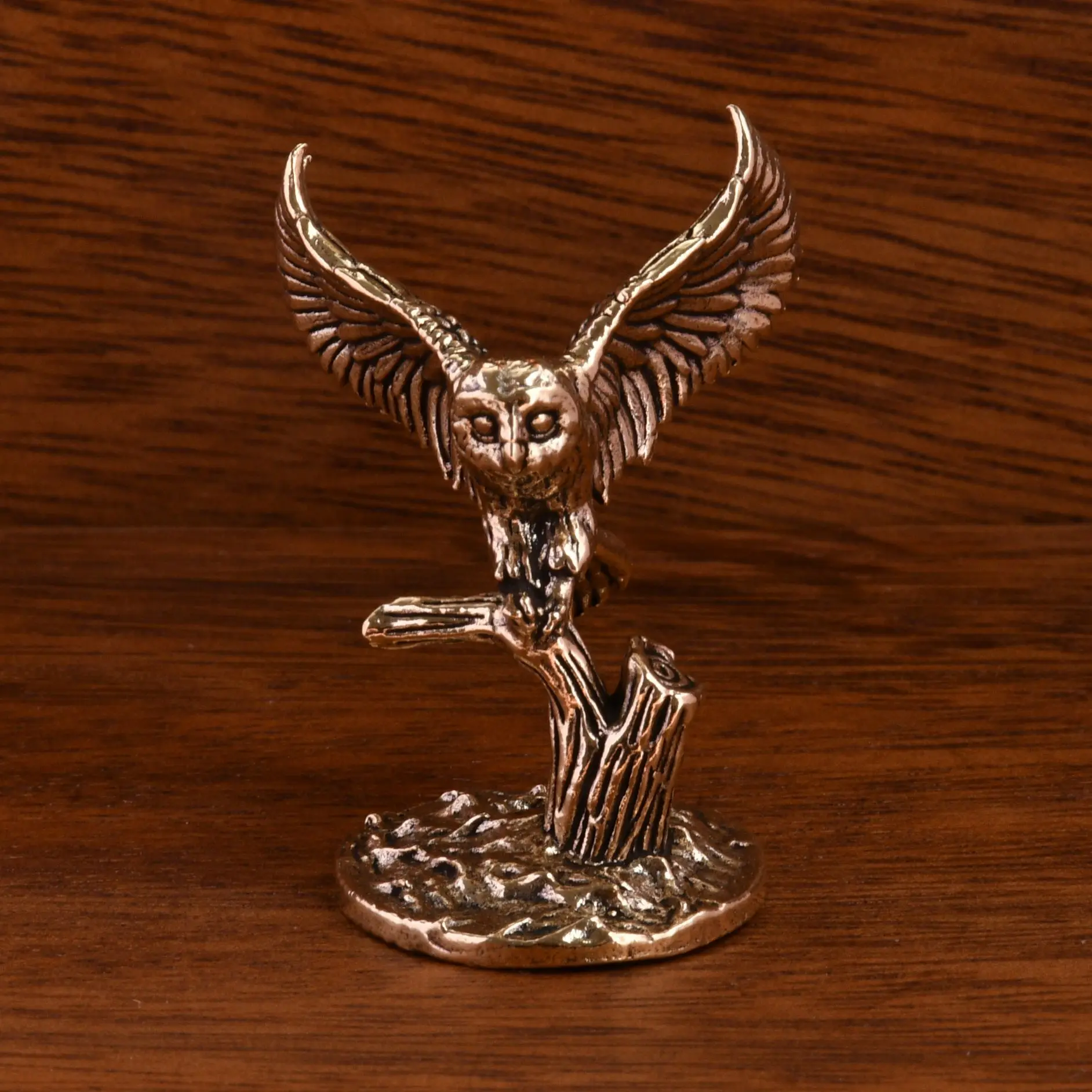 Медная статуя орла
Медная статуя орла