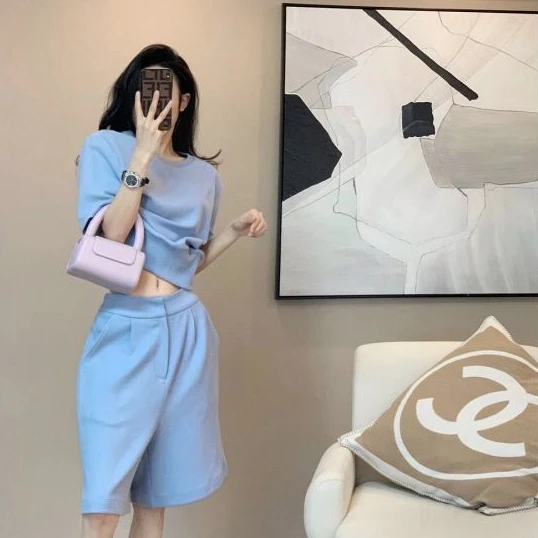 2023 New Women's Clothing Tops Shorts 2 Piece Sets Female Loose Wide Leg Shorts + O-neck Solid Tops Ladies Sports Suits Y40
2023 New Women's Clothing Tops Shorts 2 Piece Sets Female Loose Wide Leg Shorts + O-neck Solid Tops Ladies Sports Suits Y40