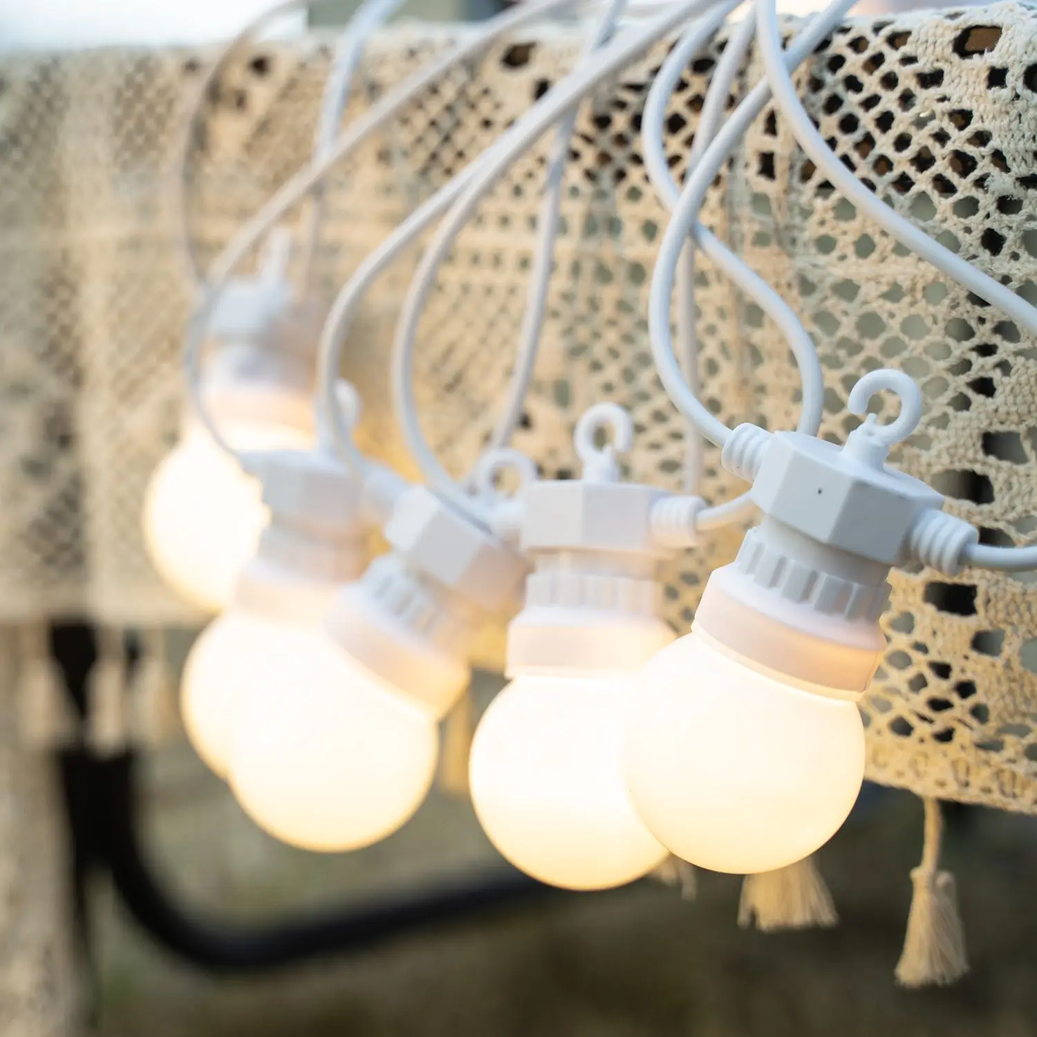 String Lights Christmas 25 Bulbs LED Fairy Lights G50 Lamp for Ramadan Outdoor Garden Street Garlands Halloween Holiday Decor
String Lights Christmas 25 Bulbs LED Fairy Lights G50 Lamp for Ramadan Outdoor Garden Street Garlands Halloween Holiday Decor