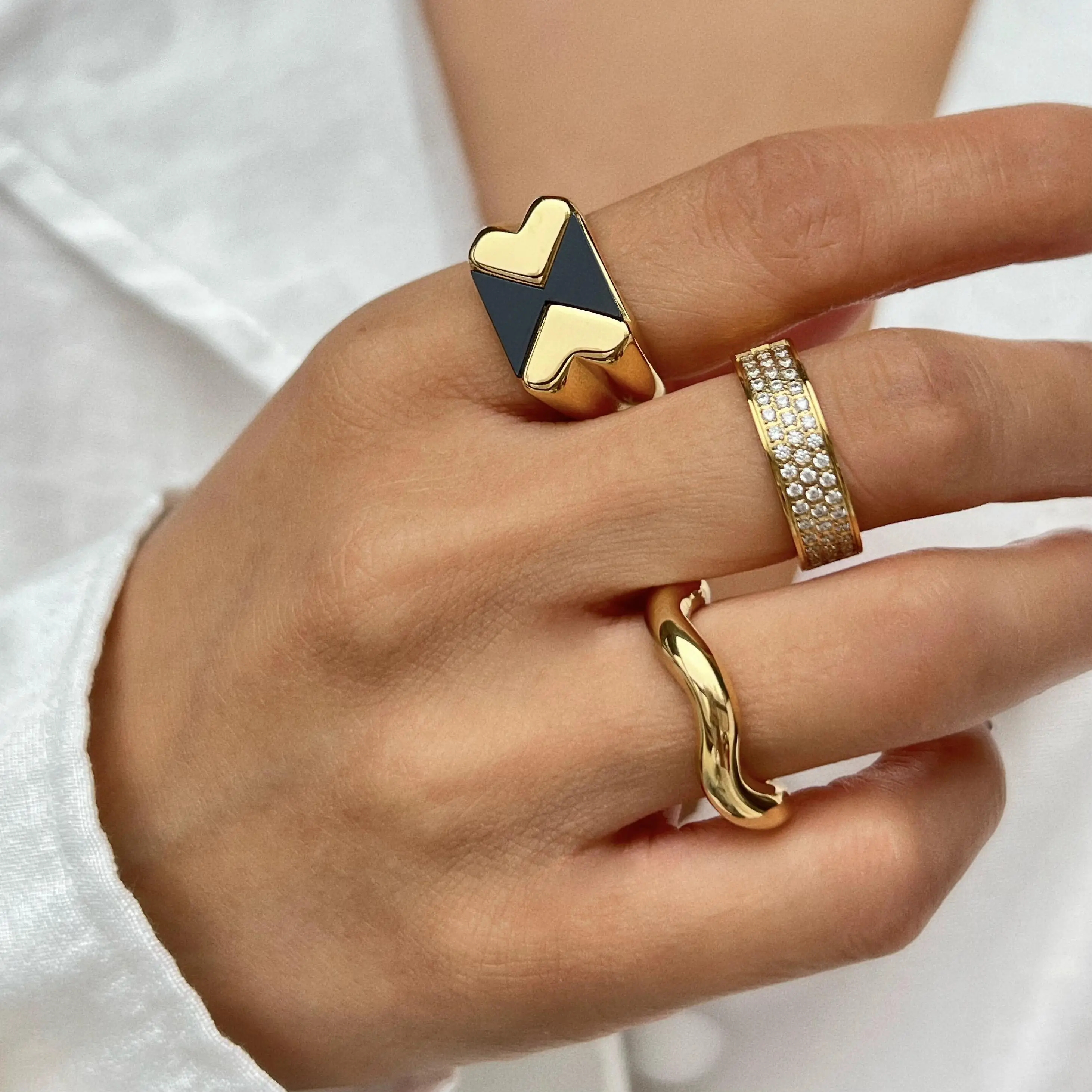 Titanium Rhinestoned Enamel Wave Rings Punk Hiphop Designer Runway Rare Simply Gown Boho Top Japan Korea Trendy
Titanium Rhinestoned Enamel Wave Rings Punk Hiphop Designer Runway Rare Simply Gown Boho Top Japan Korea Trendy