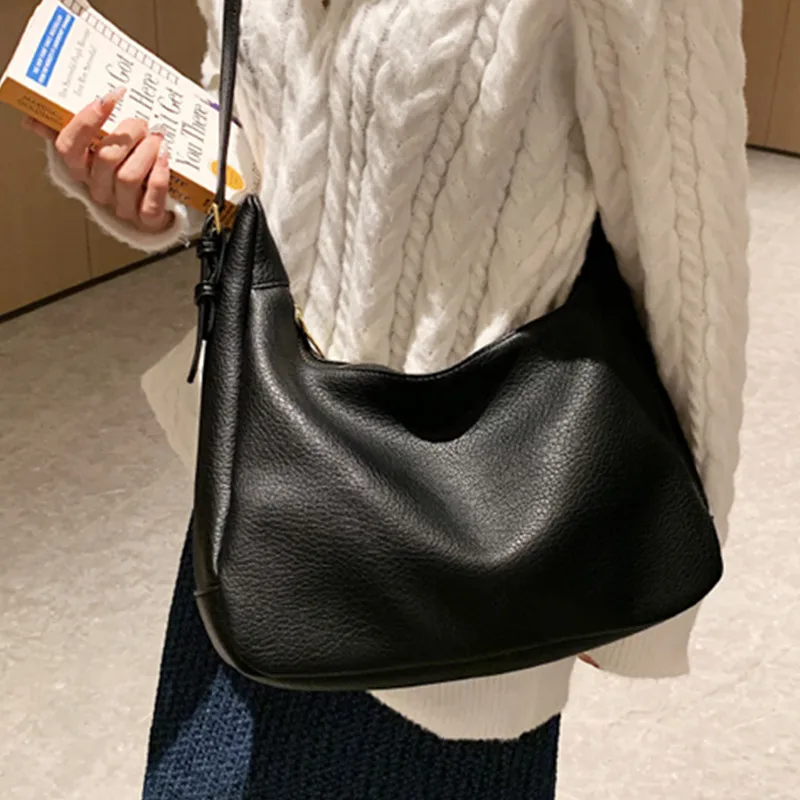 Women's Vintage Shoulder Bags Quality Soft Leather Messenger Bag Brand Designer Big Handbag Female 2022 New Simple Crossbody Bag
Women's Vintage Shoulder Bags Quality Soft Leather Messenger Bag Brand Designer Big Handbag Female 2022 New Simple Crossbody Bag