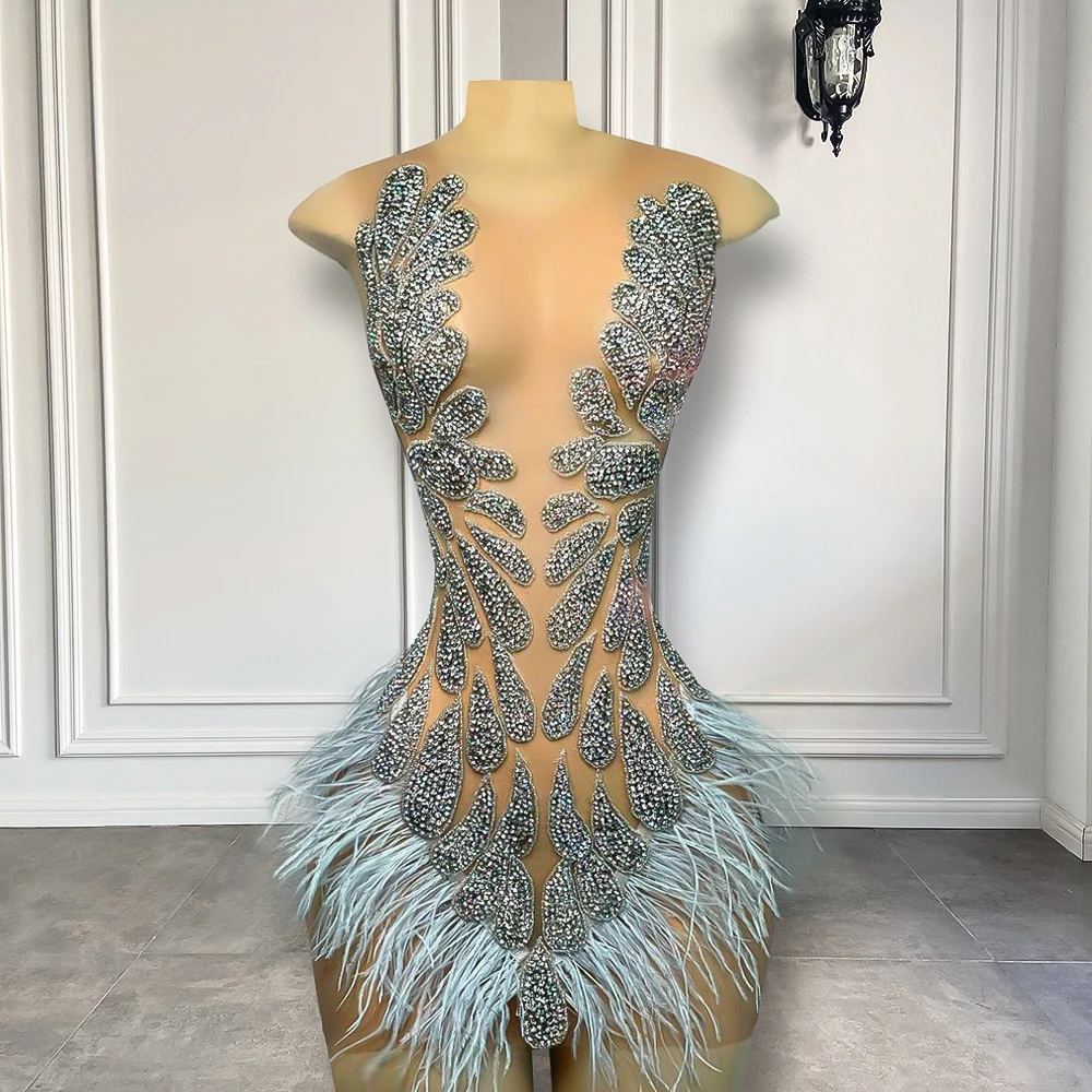 Сексуальные прозрачные женские коктейльные короткие платья для выпускного вечера с перьями и серебряным стеклом со стразами черного цвета...
Сексуальные прозрачные женские коктейльные короткие платья для выпускного вечера с перьями и серебряным стеклом со стразами черного цвета...