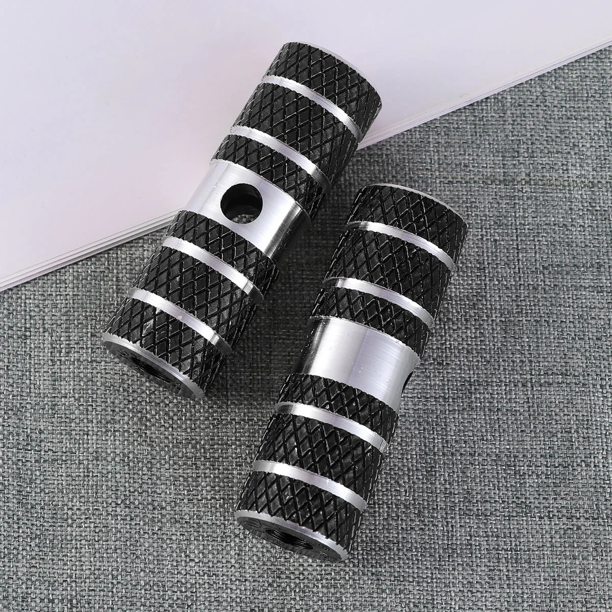 One Pair Durable High Quality Bike Cylinder Seat Axle Stunt Pedals Stunt Pegs for Bicycle
One Pair Durable High Quality Bike Cylinder Seat Axle Stunt Pedals Stunt Pegs for Bicycle
