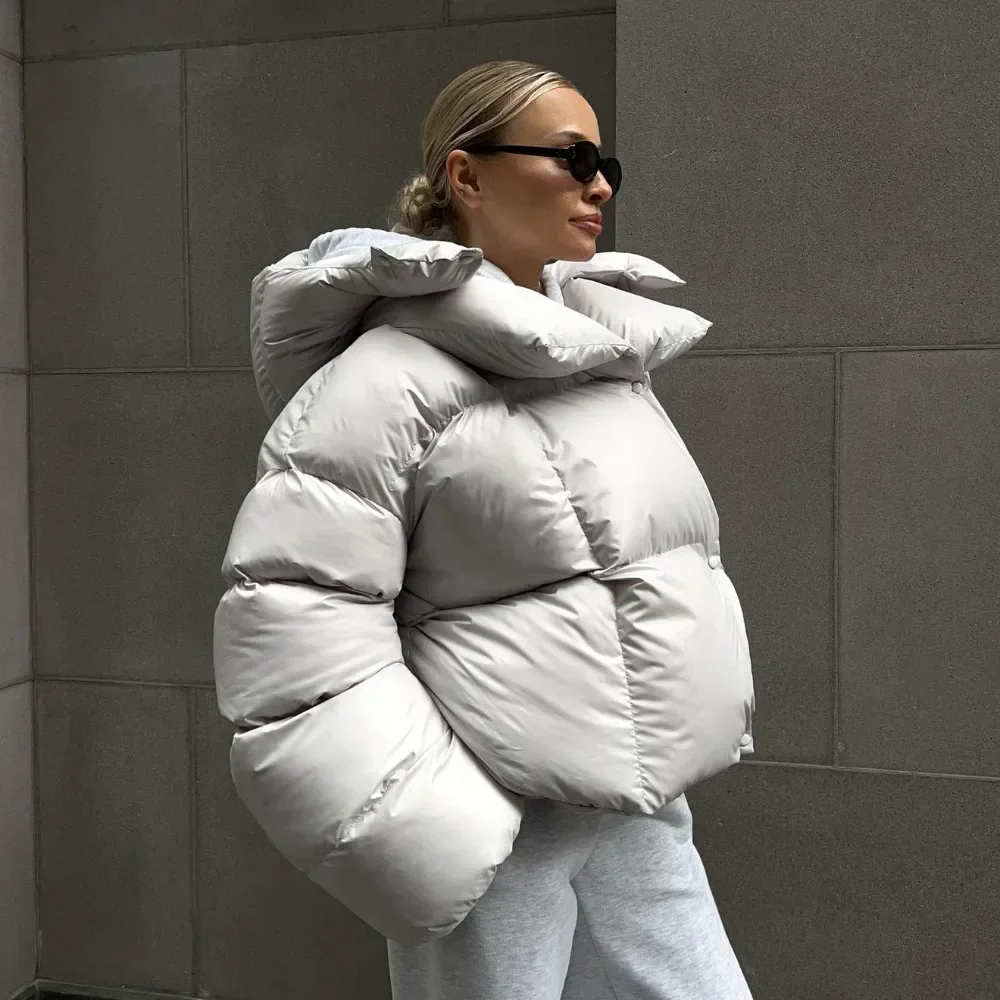 Модные однобортные теплые стеганые куртки с воротником-стойкой, толстые парки с капюшоном, черные женские хлопковые пальто, уличная одежда, зима 2023
Модные однобортные теплые стеганые куртки с воротником-стойкой, толстые парки с капюшоном, черные женские хлопковые пальто, уличная одежда, зима 2023