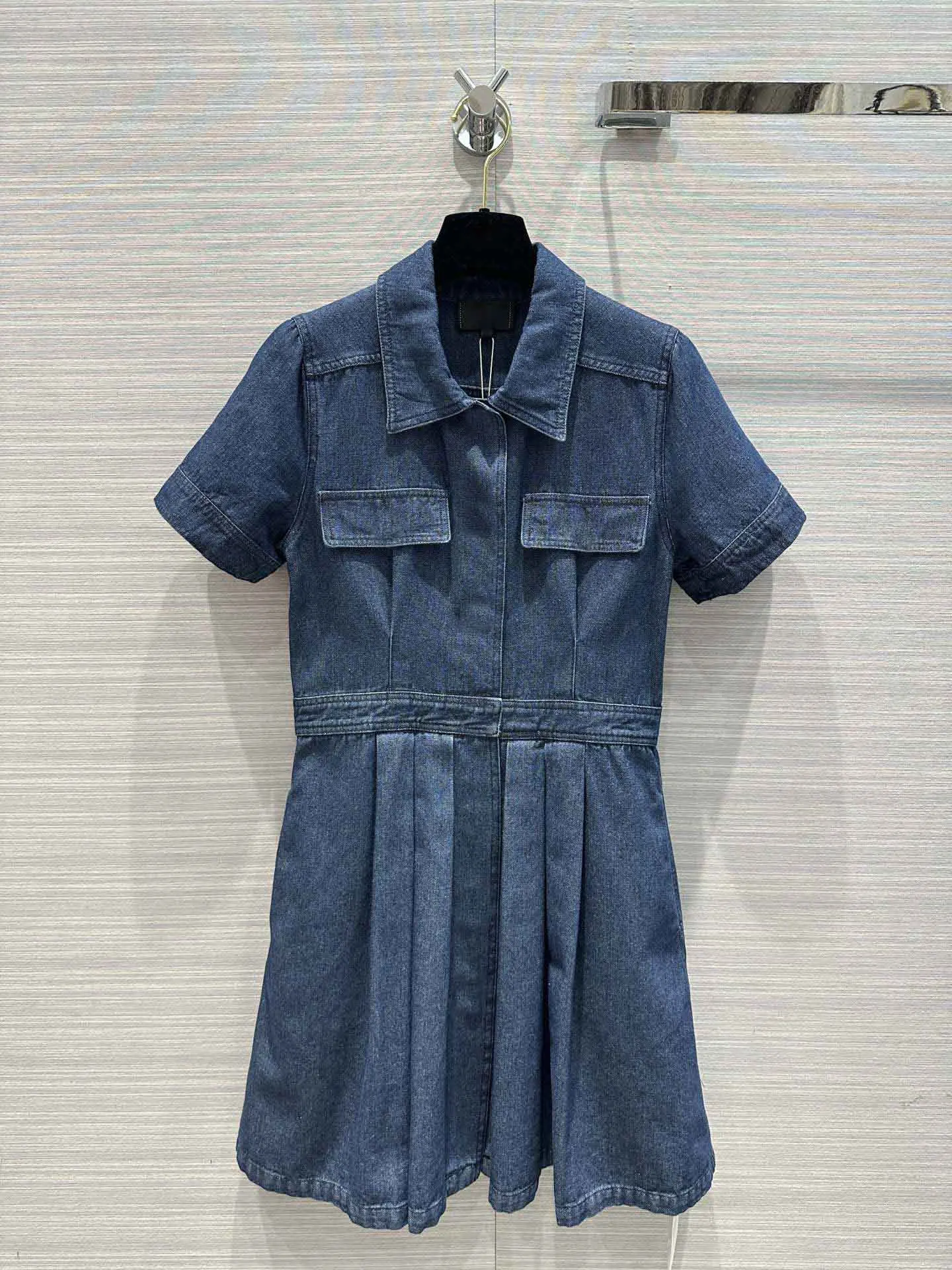 Женское платье с коротким рукавом, летнее платье с отложным воротником и карманами
Женское платье с коротким рукавом, летнее платье с отложным воротником и карманами