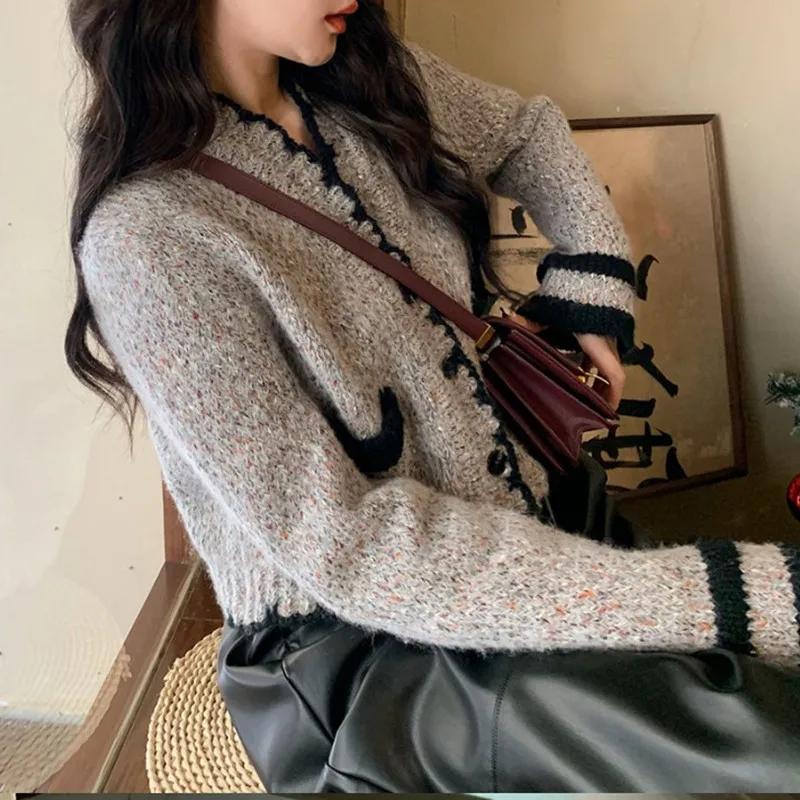 2022 Autumn New Fashion Retro Comfortable Casual Short Sweater Cardigan Women Tops All-match Boutique Clothing Simple Style
2022 Autumn New Fashion Retro Comfortable Casual Short Sweater Cardigan Women Tops All-match Boutique Clothing Simple Style