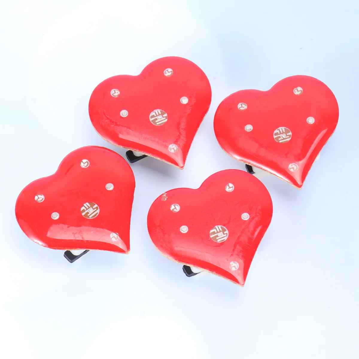 

25pcs Heart Brooches Delicate Fashion Luminous Flash Brooch Breastpin Dree Accessories for Valentines Day