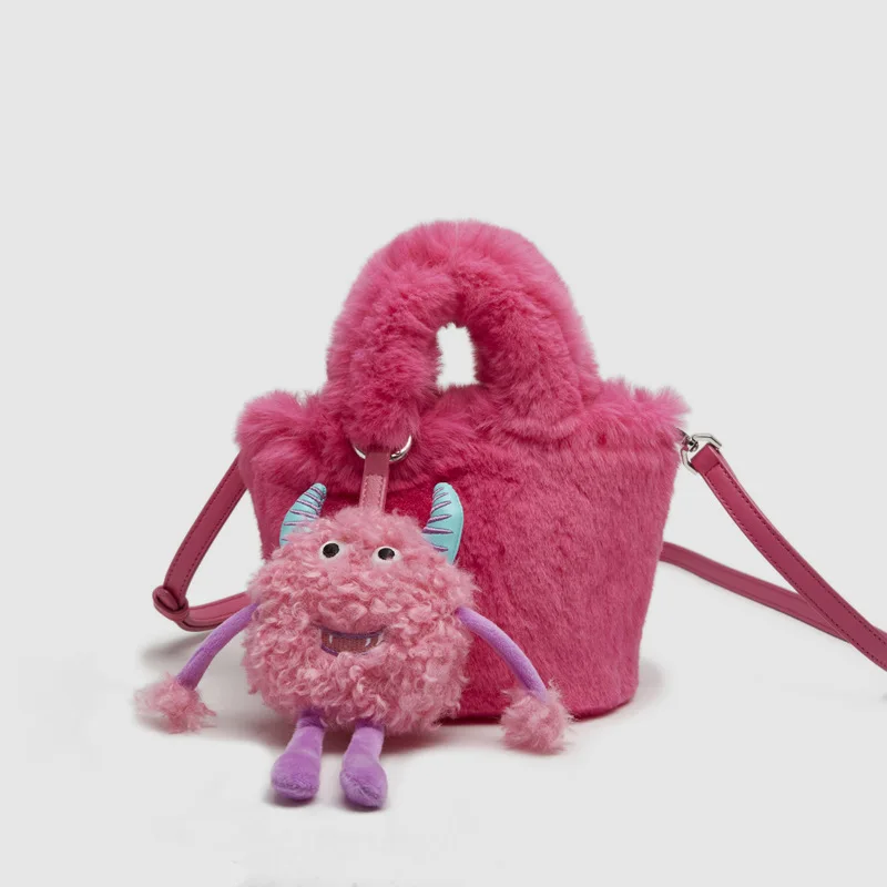 Женская сумка, новинка осень-зима 2022, модная меховая сумка, симпатичный маленький монстр, подвесная плюшевая сумка-мешок, сумка-мессенджер ч... 
Женская сумка, новинка осень-зима 2022, модная меховая сумка, симпатичный маленький монстр, подвесная плюшевая сумка-мешок, сумка-мессенджер ч...