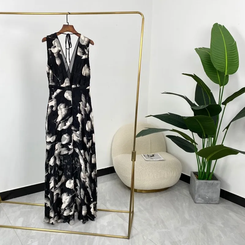 Elegant Long Dresses Summer European Designer Fashion Style Ladies Sleeveless Deep V-Neck Woman Clothing
Elegant Long Dresses Summer European Designer Fashion Style Ladies Sleeveless Deep V-Neck Woman Clothing