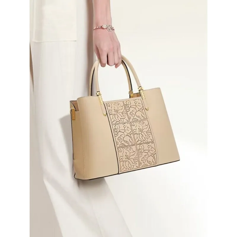 2024 FashionTrendNew Women's Bag Exquisite Embroidery Style Shoulder Bag Large Capacity Versatile Handbag High-end Crossbody Bag
2024 FashionTrendNew Women's Bag Exquisite Embroidery Style Shoulder Bag Large Capacity Versatile Handbag High-end Crossbody Bag