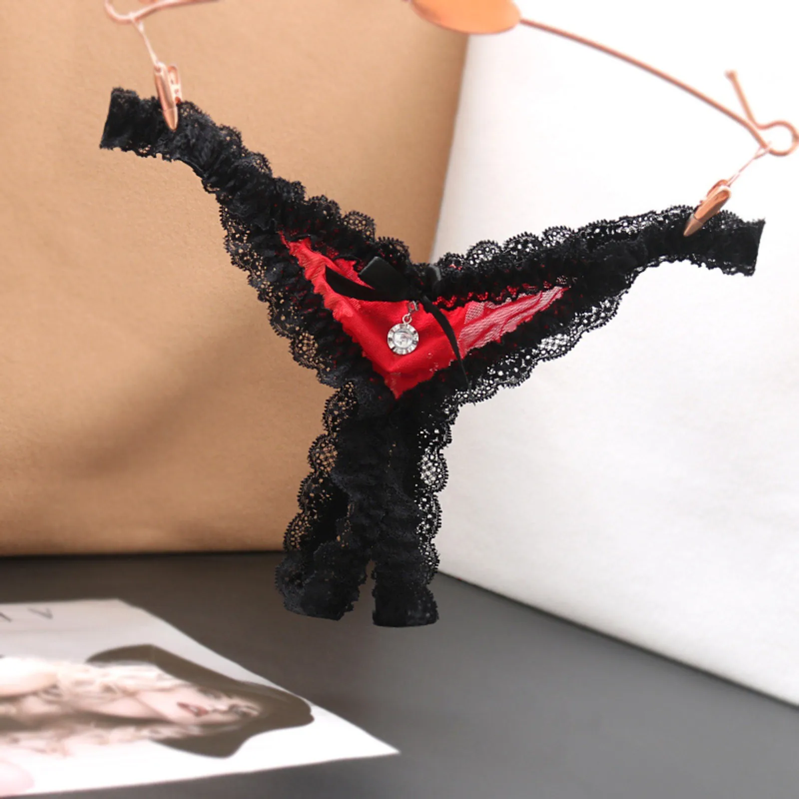 Сексуальные женские трусики, стринги, кружевные лоскутные трусики с открытой промежностью, трусики с низкой талией, ажурные трусы, нижнее б...
Сексуальные женские трусики, стринги, кружевные лоскутные трусики с открытой промежностью, трусики с низкой талией, ажурные трусы, нижнее б...