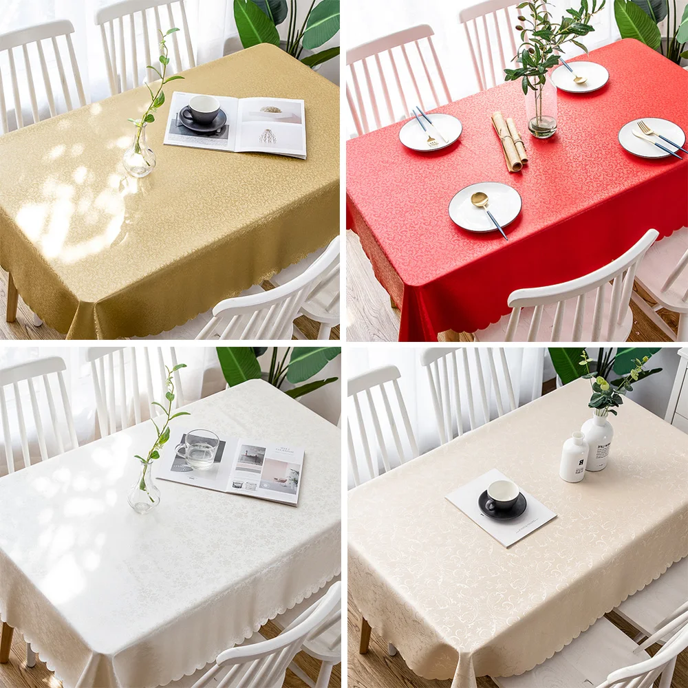 A rectangular plastic tablecloth Waterproof PVC covers the outer table of the fabric round tablecloth
A rectangular plastic tablecloth Waterproof PVC covers the outer table of the fabric round tablecloth